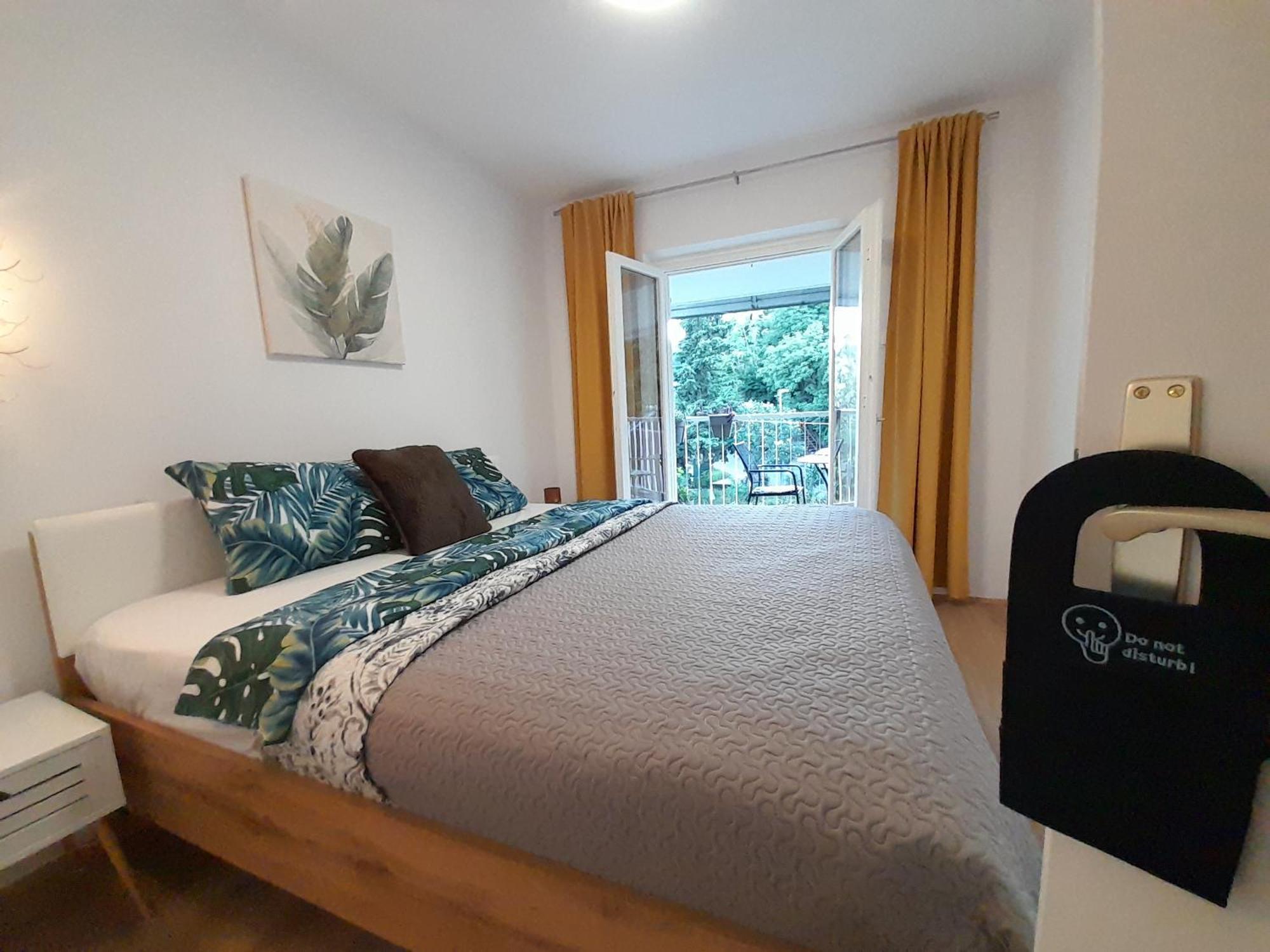 Pinia With Free Parking
